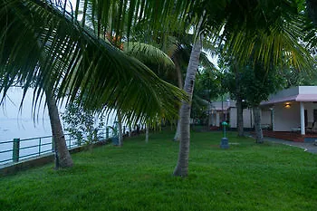 Hotel Illikkalam Lakeside Cottages Kumarakom