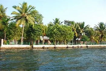 Hotel Illikkalam Lakeside Cottages Kumarakom