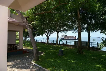 *** Hotel Illikkalam Lakeside Cottages Kumarakom Índia