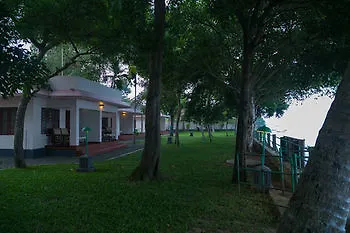 Illikkalam Lakeside Cottages Kumarakom