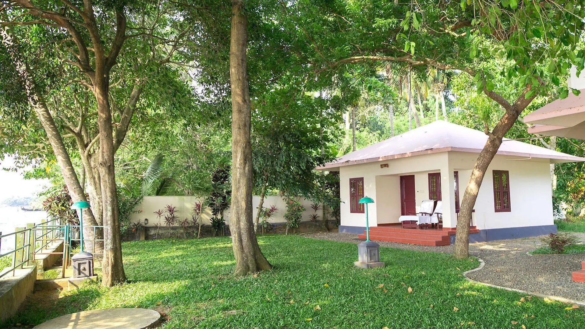 Hotel Illikkalam Lakeside Cottages Kumarakom