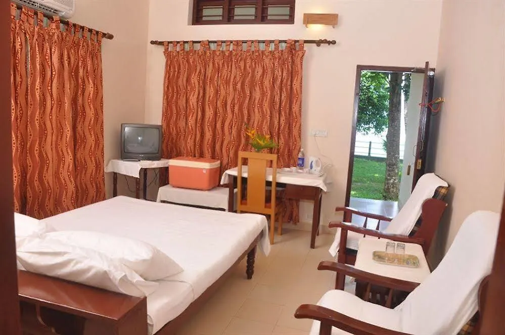Illikkalam Lakeside Cottages Kumarakom Hotel