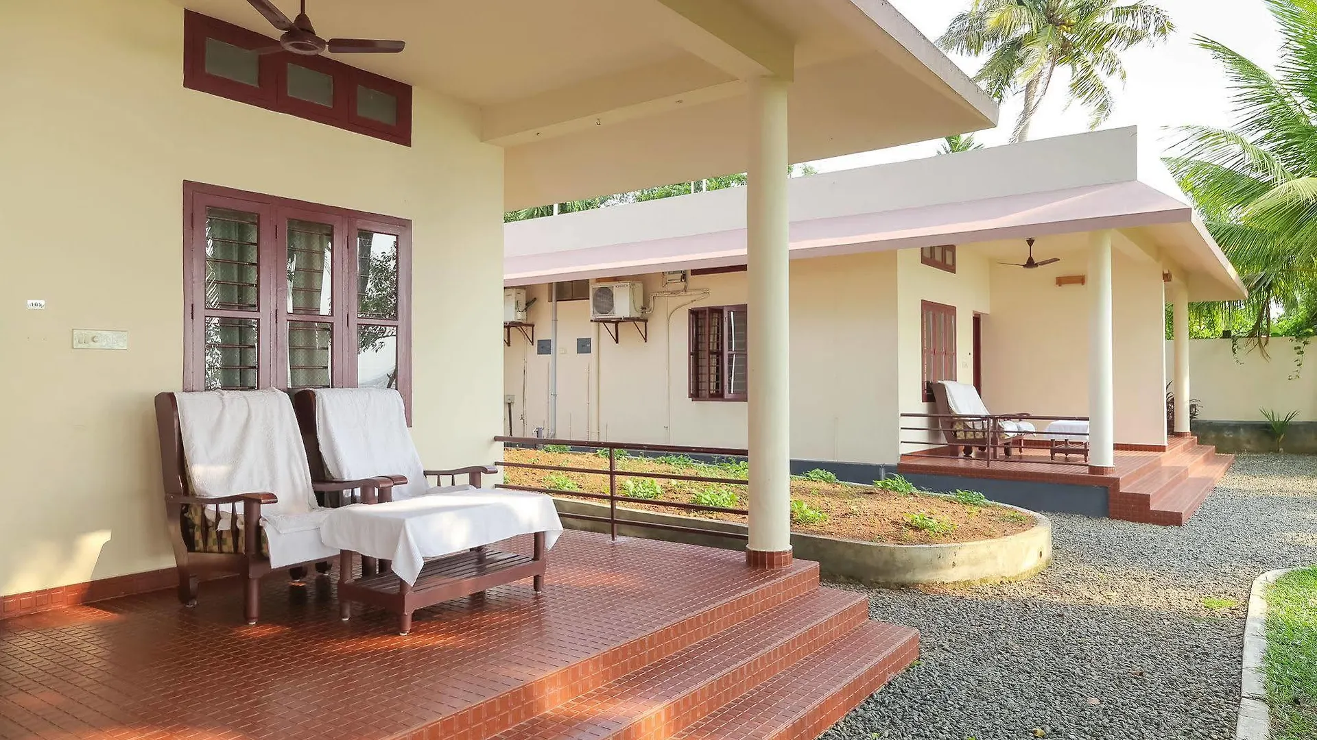 Hotel Illikkalam Lakeside Cottages Kumarakom