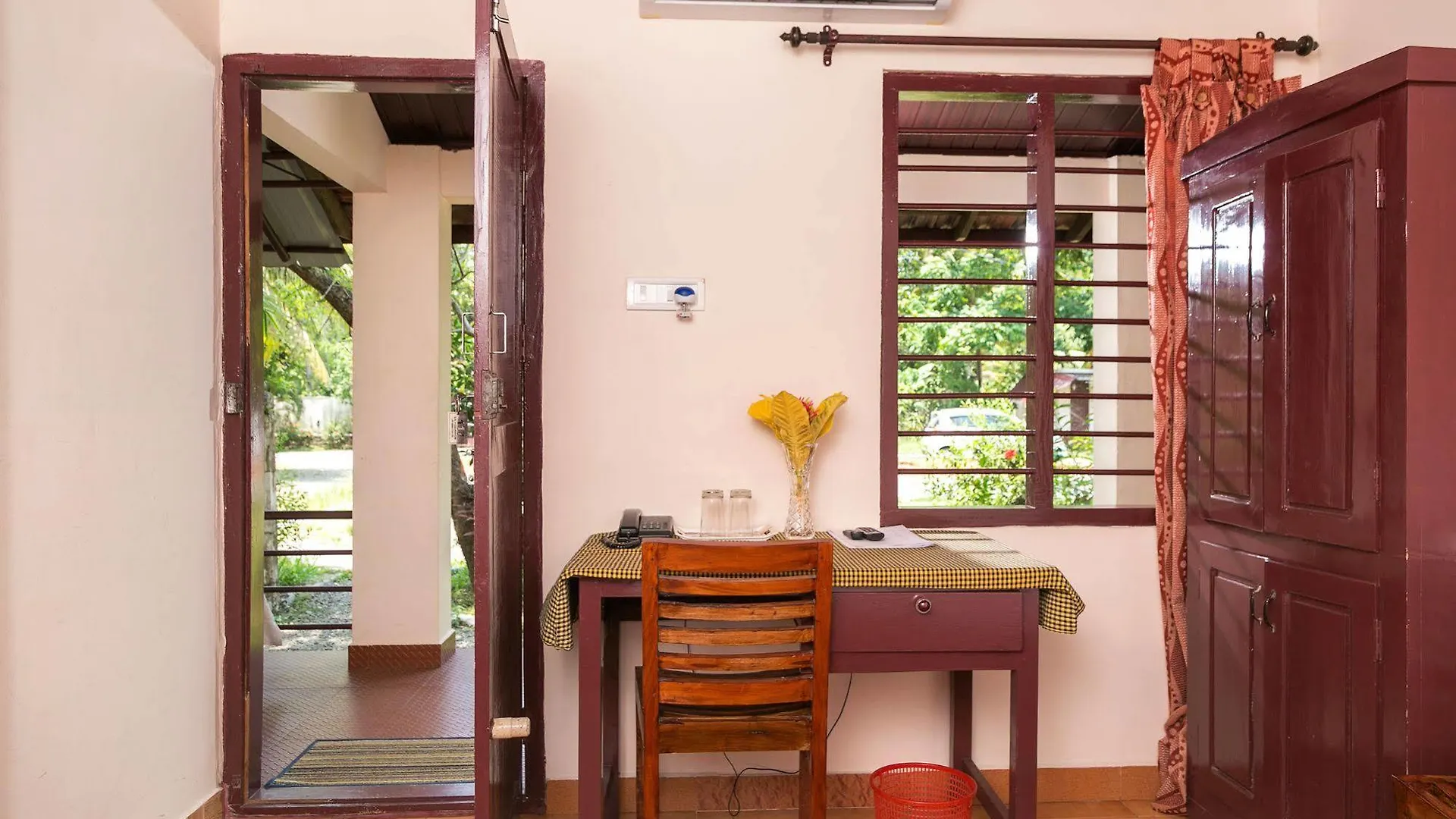 Hotel Illikkalam Lakeside Cottages Kumarakom